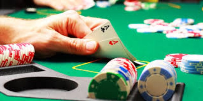 Thực hiện trình bài trong Poker